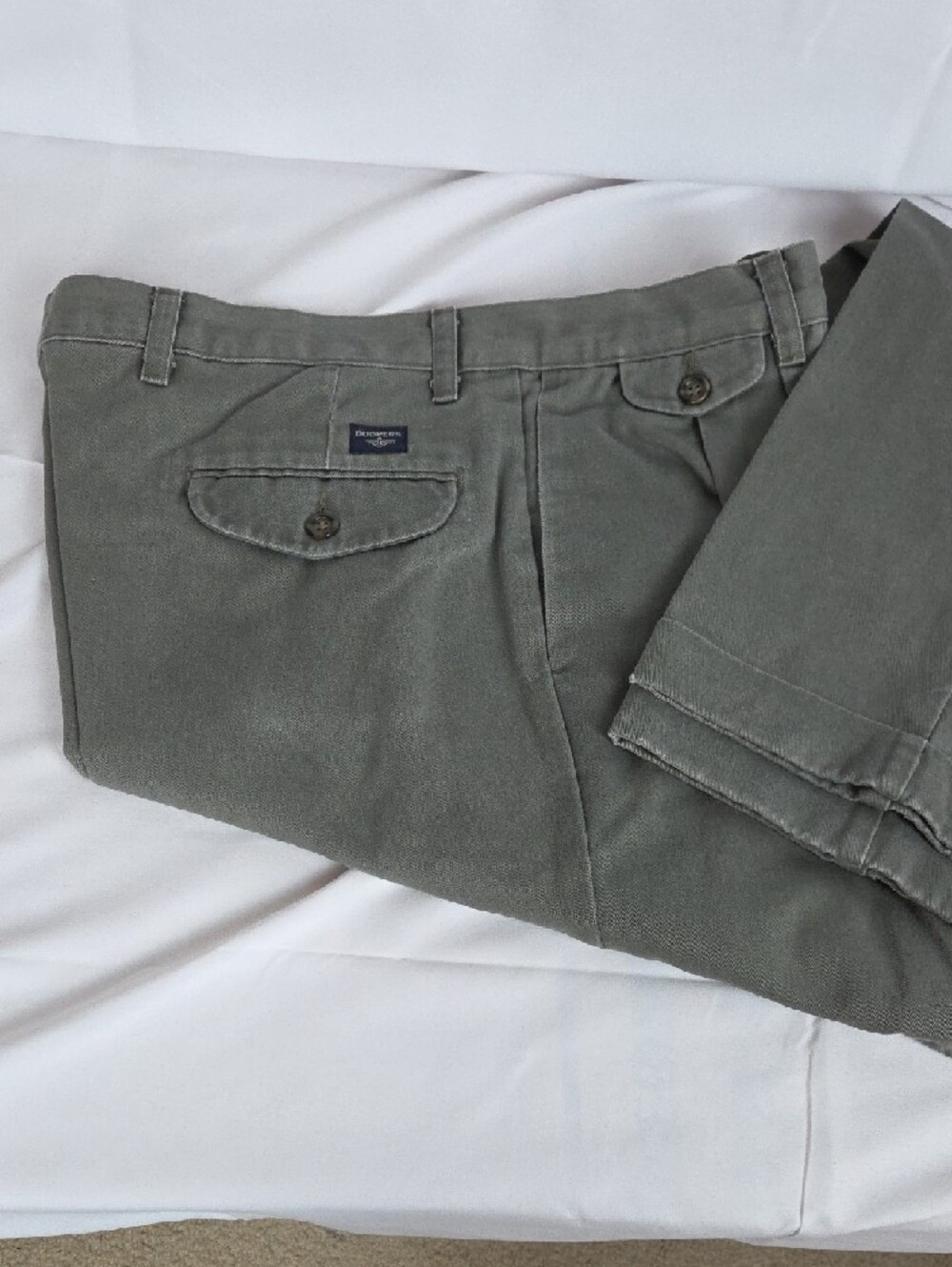 36"x31"Dockers Men's Chino Pants in Olive Green. Not Worn Yet!